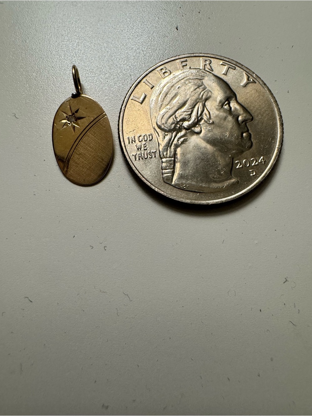 14K Small Oval Starburst Pendant - Gold